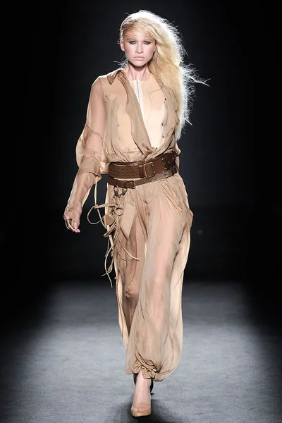 Look 11